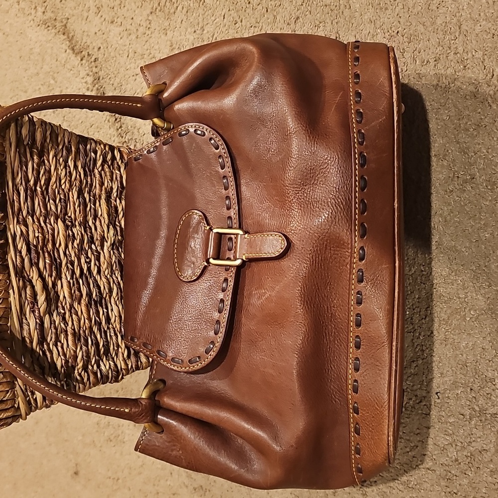 Dooney and Bourke Florentine flap purse..very good condition - Picture 2 of 11